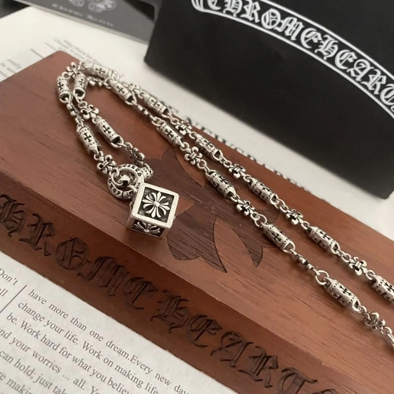 Stylish Chrxmx Hxxrts Necklaces 300711