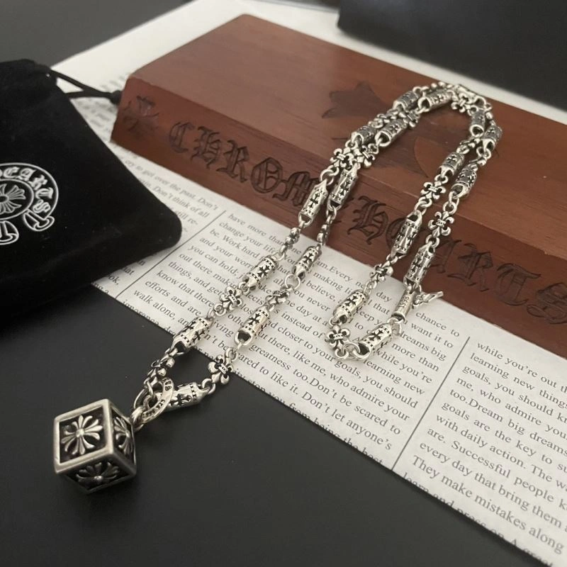 Stylish Chrxmx Hxxrts Necklaces 300711