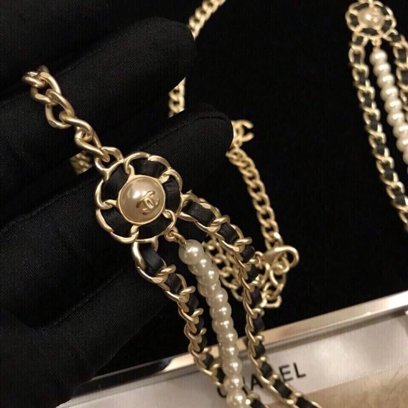 Trendsetting Chxnxl Brooches 292553