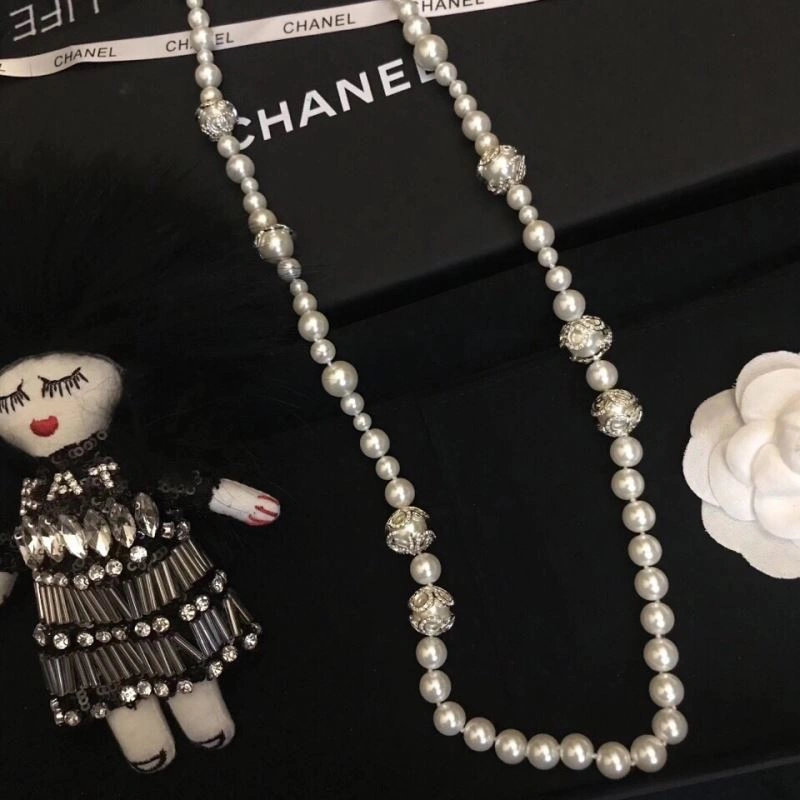 NewStyle Chxnxl Brooches 292545
