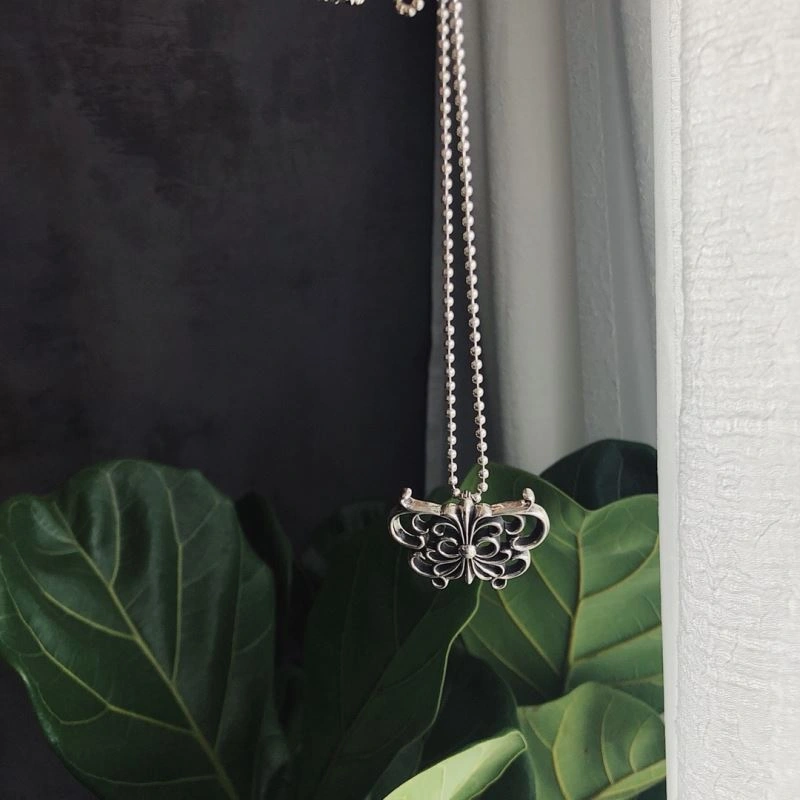 Fashionable Chrxmx Hxxrts Necklaces 300695
