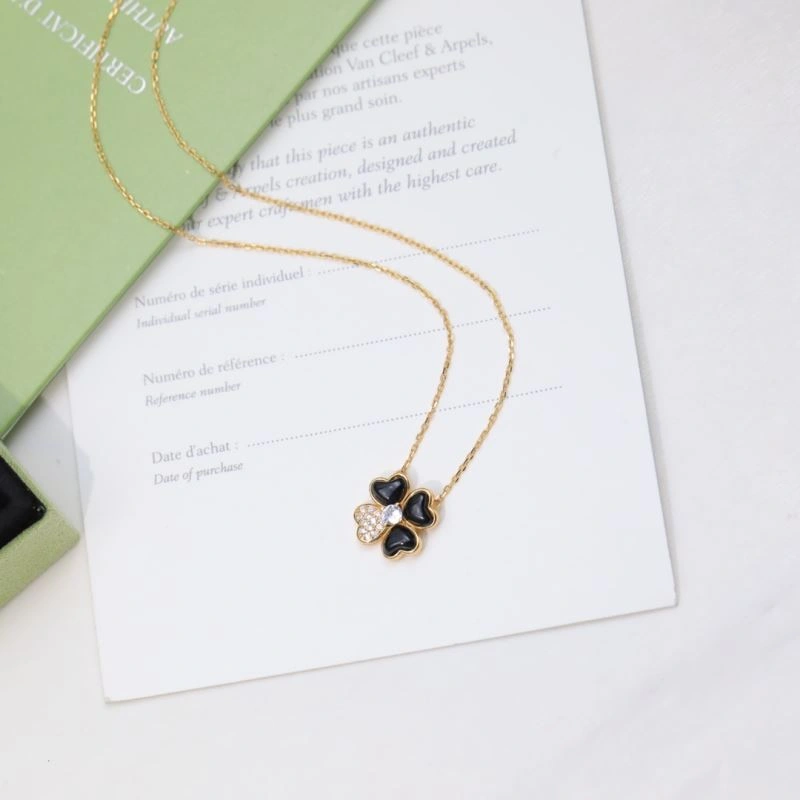 Chxnxl Brooches AllSeason 292516
