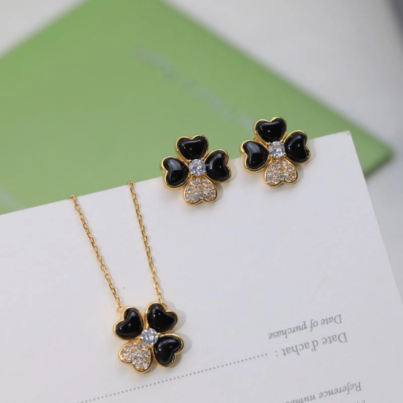 Chxnxl Brooches AllSeason 292516