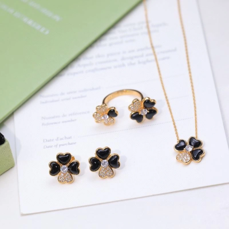 Chxnxl Brooches AllSeason 292516