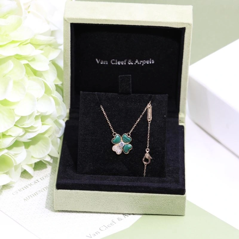 Chxnxl Brooches Refined 292515