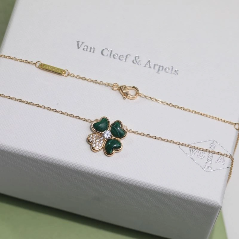 Chxnxl Brooches Refined 292515