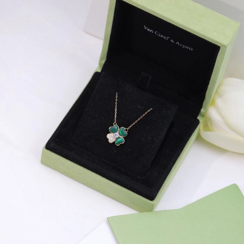Chxnxl Brooches Refined 292515