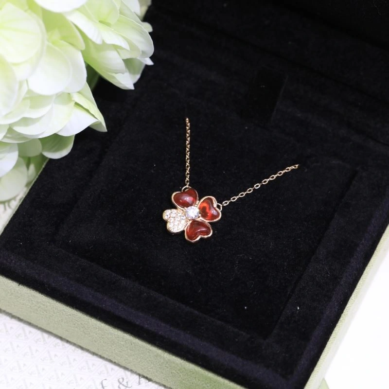 WellDesigned Chxnxl Brooches 292513
