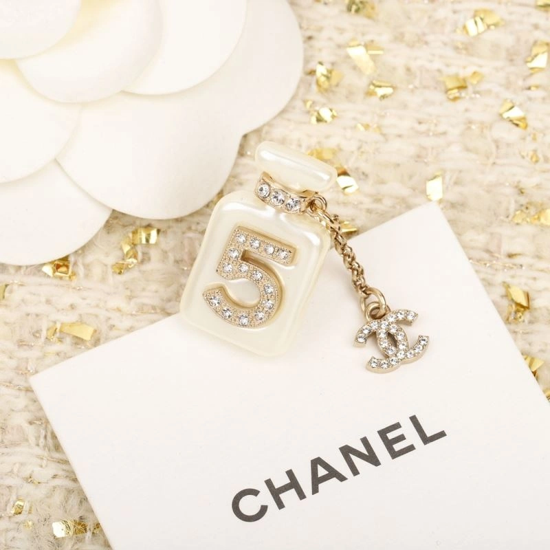 Vibrant Chxnxl Brooches 292504