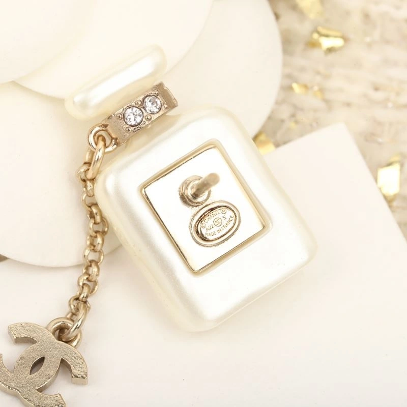 Vibrant Chxnxl Brooches 292504