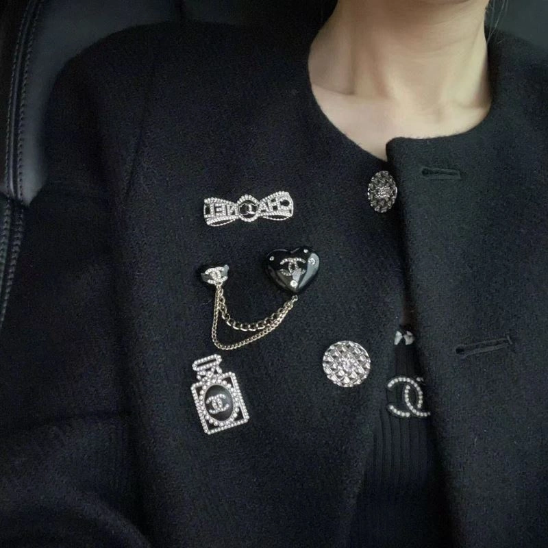 Soft Chxnxl Brooches 292509