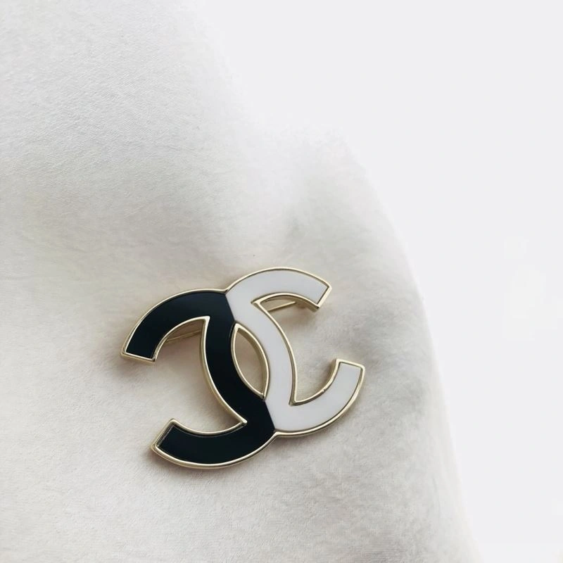 Trendsetting Chxnxl Brooches 292506