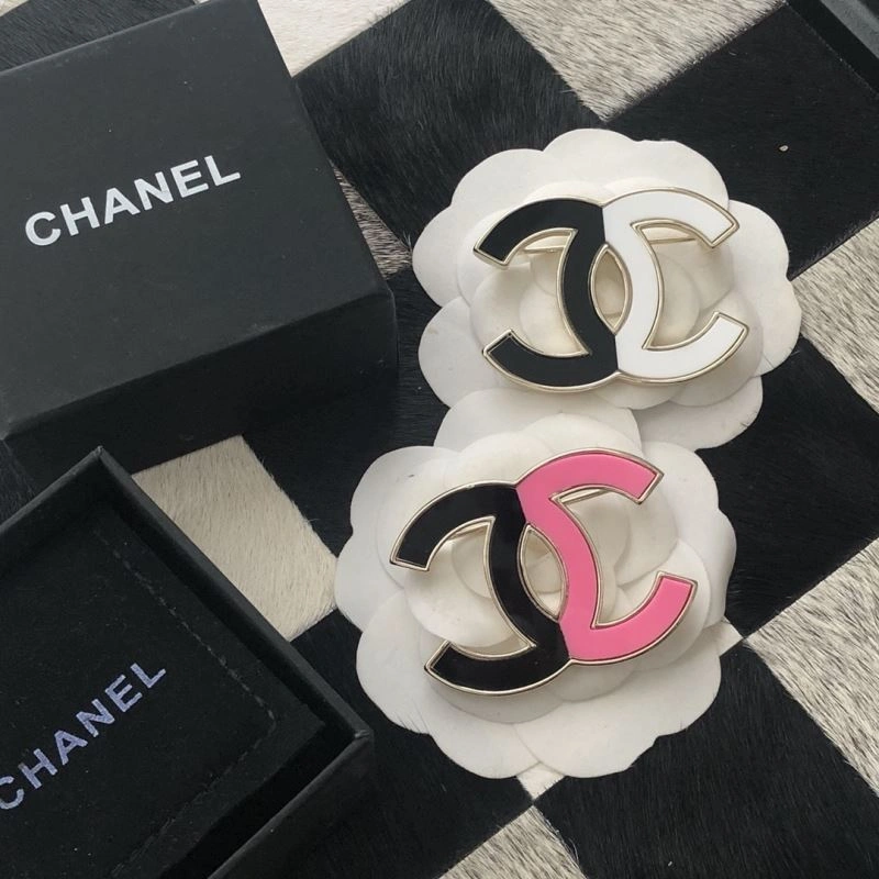 Trendsetting Chxnxl Brooches 292506