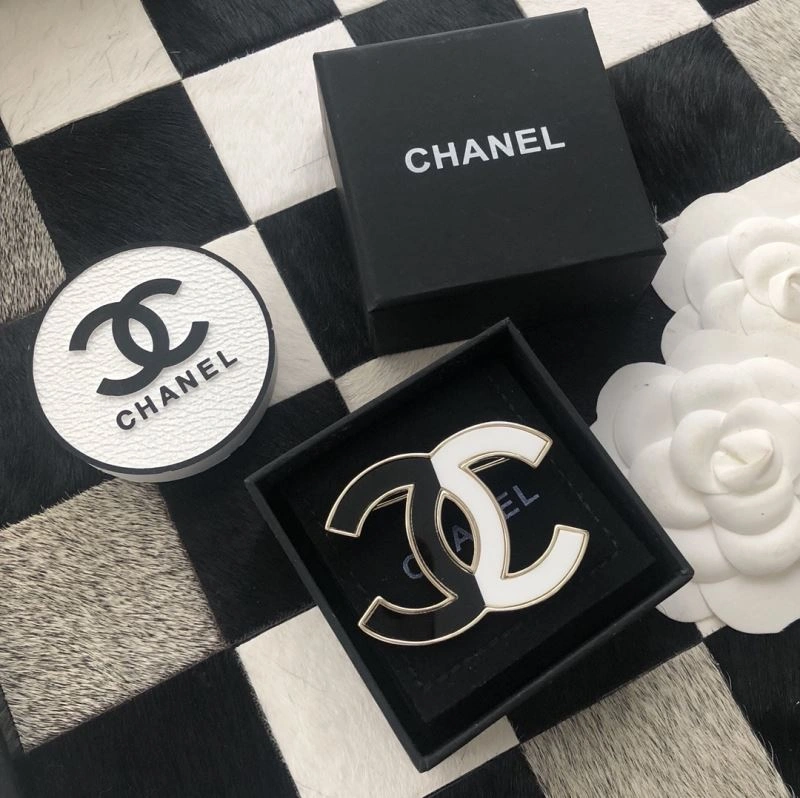 Trendsetting Chxnxl Brooches 292506