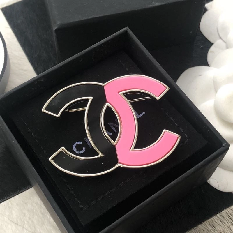 Trendsetting Chxnxl Brooches 292506