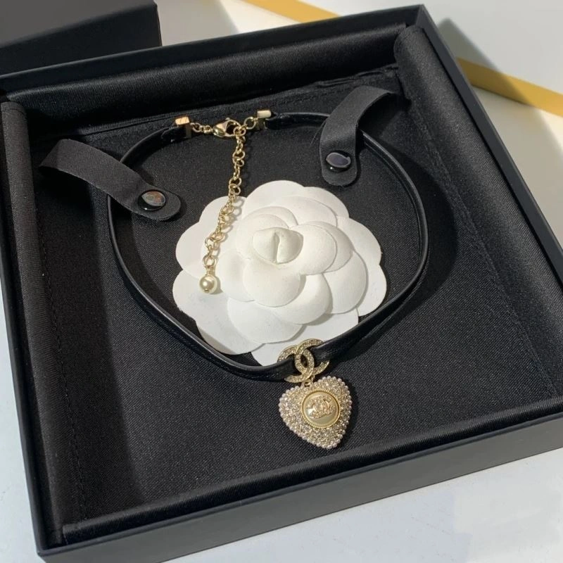Chxnxl Brooches Timeless 292501