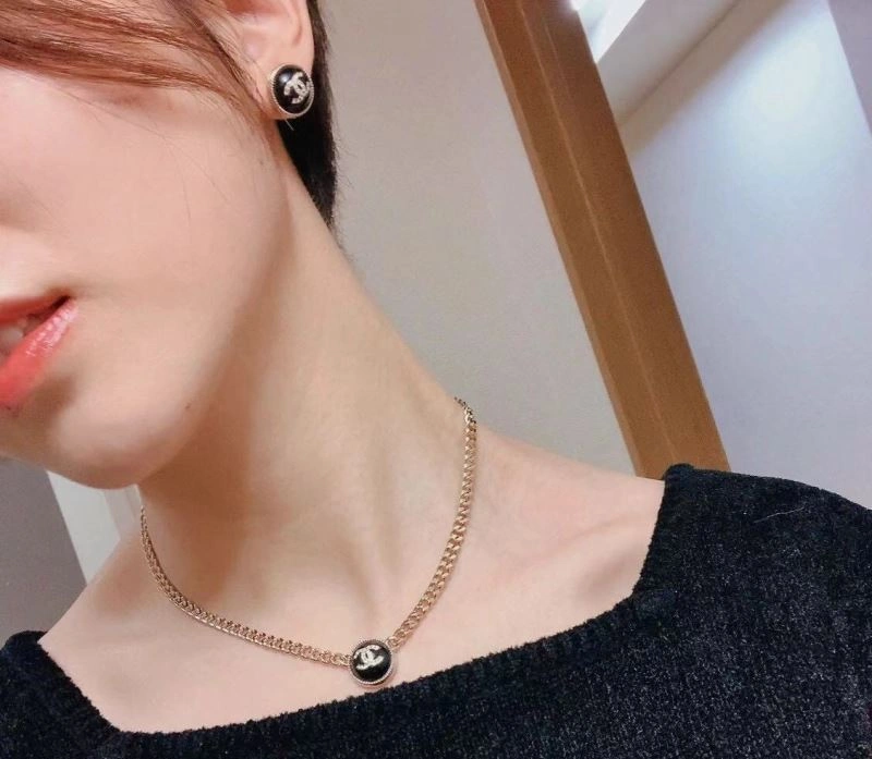 WellDesigned Chxnxl Earrings 291214