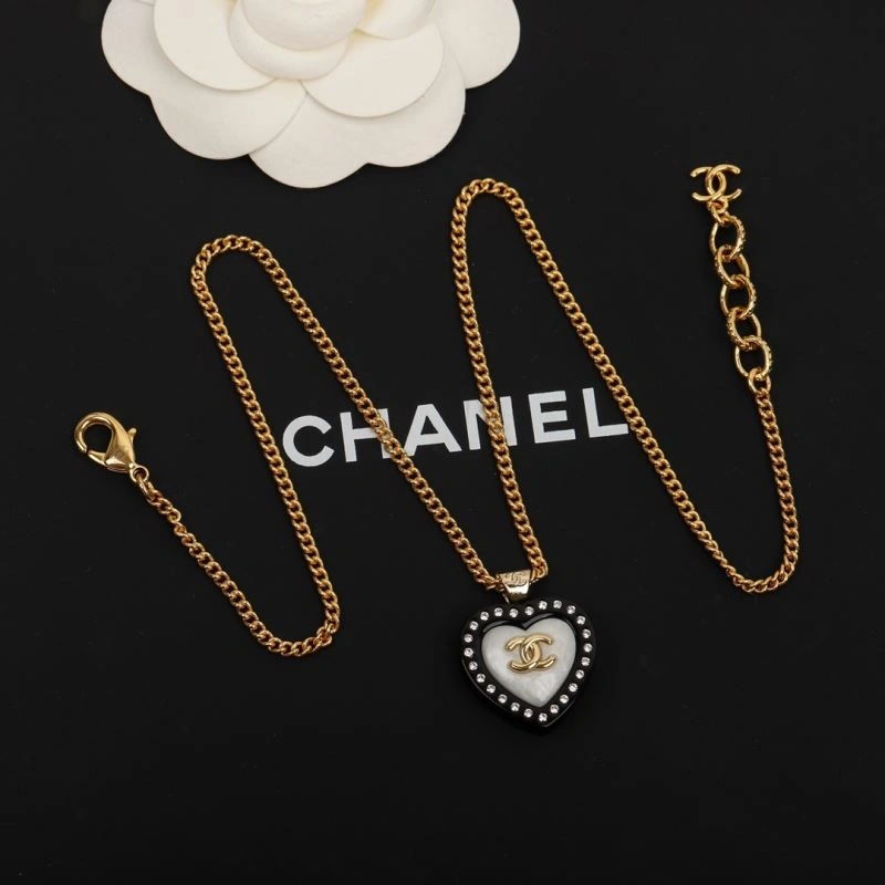 WellDesigned Chxnxl Brooches 292476