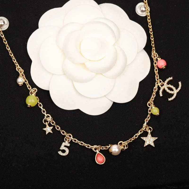 Cozy Chxnxl Brooches 292481