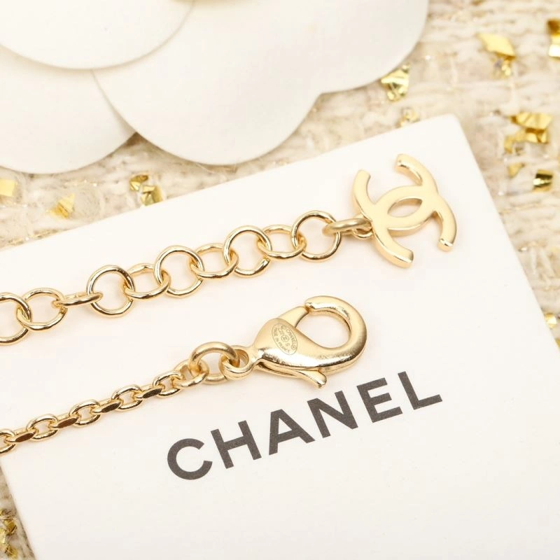 Cozy Chxnxl Brooches 292481