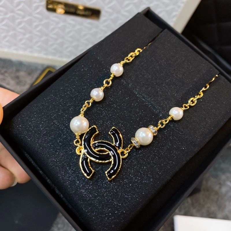 Chxnxl Brooches Sleek 292473