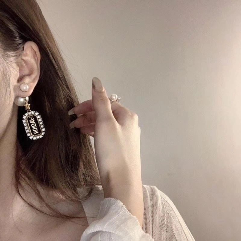 Christian Dxxr Earrings Trendy 295276