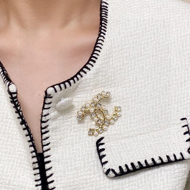 Functional Chxnxl Brooches 292485