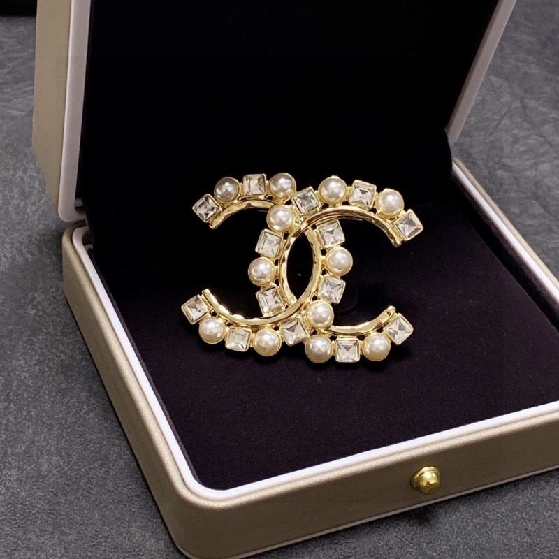 Functional Chxnxl Brooches 292485
