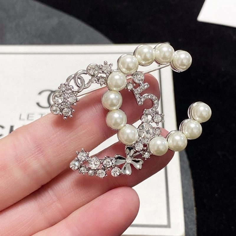 Comfortable Chxnxl Brooches 292489