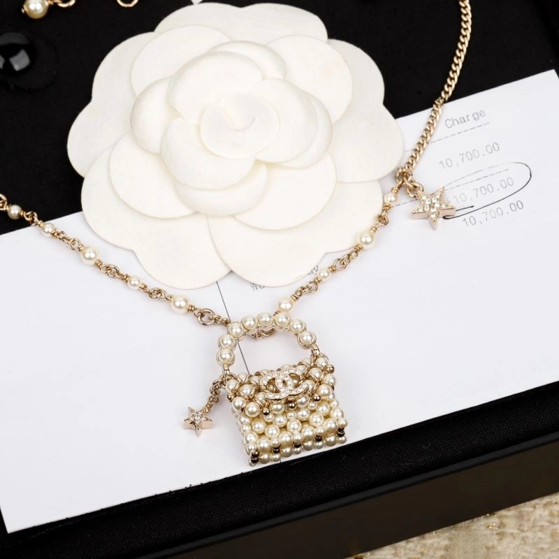 Elegant Chxnxl Brooches 292486