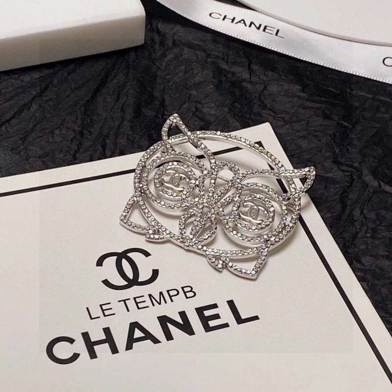 Resilient Chxnxl Brooches 292459