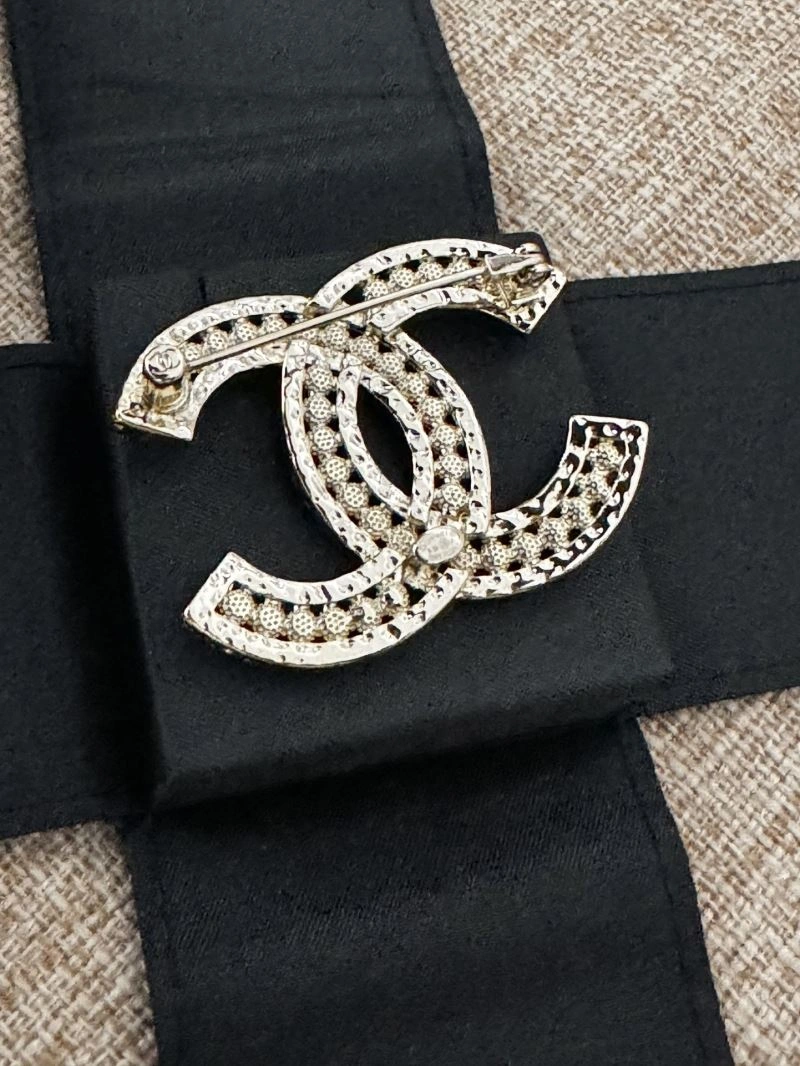 Lightweight Chxnxl Brooches 292456