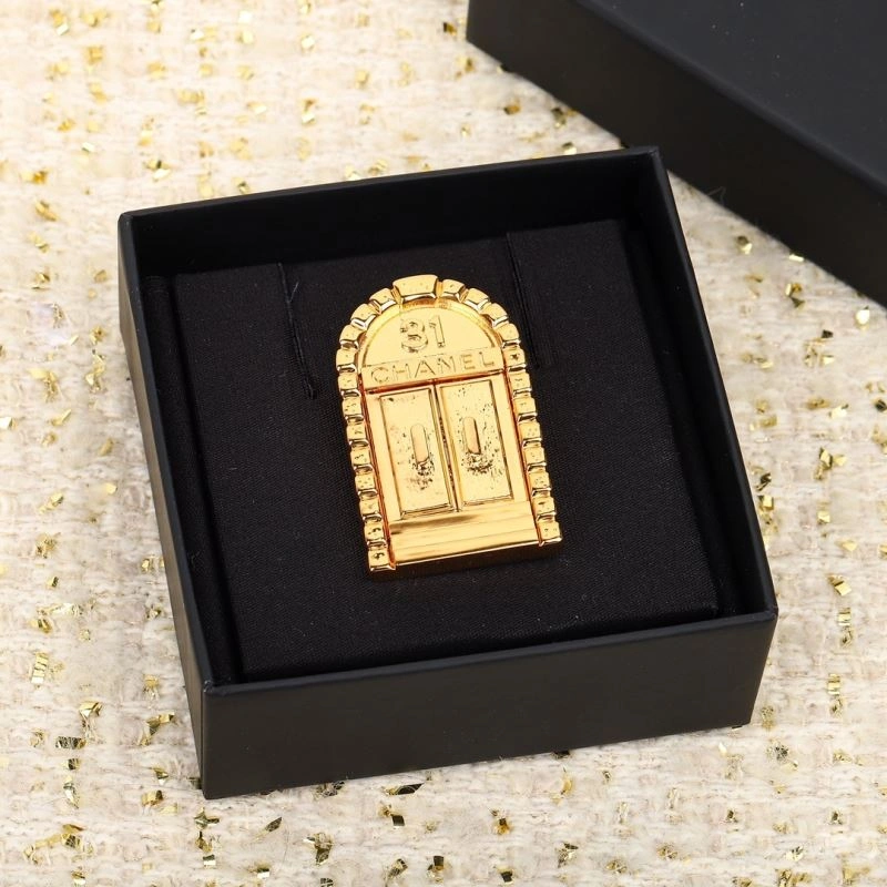 Elegant Chxnxl Brooches 292452