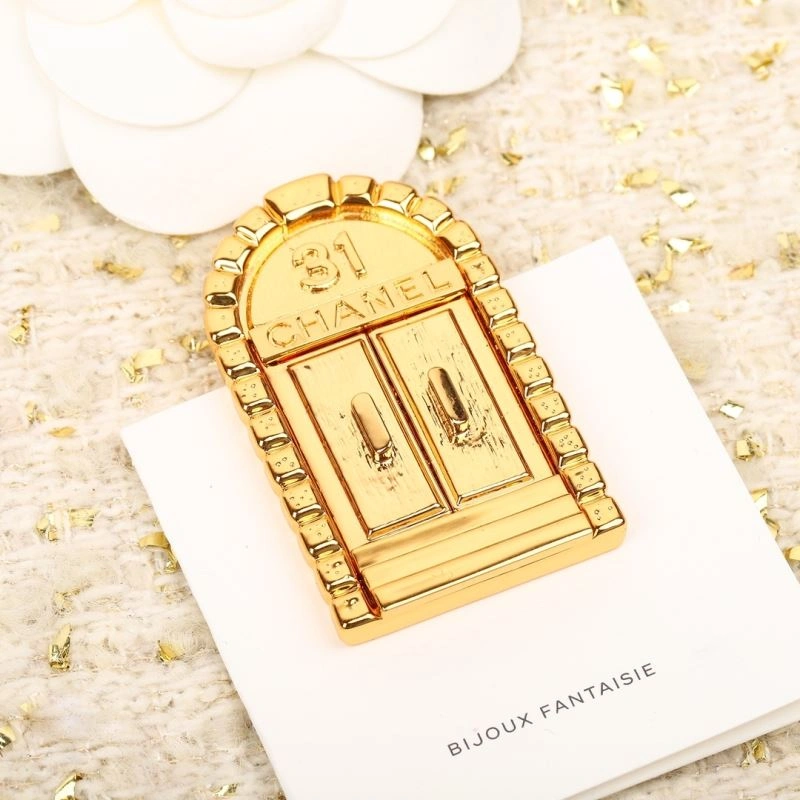 Elegant Chxnxl Brooches 292452