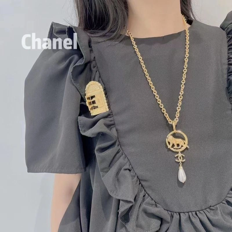 Elegant Chxnxl Brooches 292452