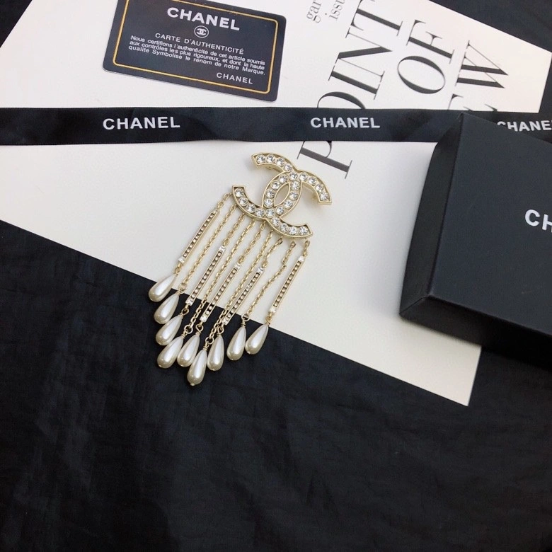 Stylish Chxnxl Brooches 292448