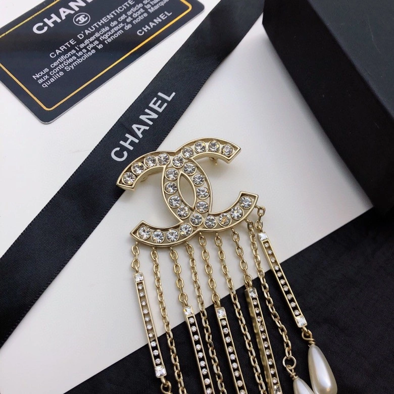 Stylish Chxnxl Brooches 292448