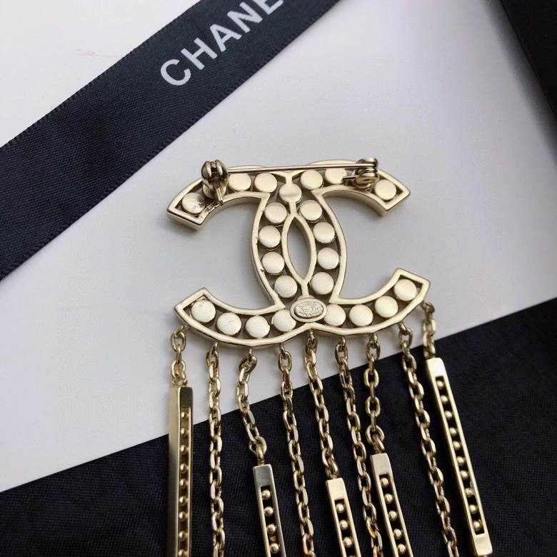 Stylish Chxnxl Brooches 292448