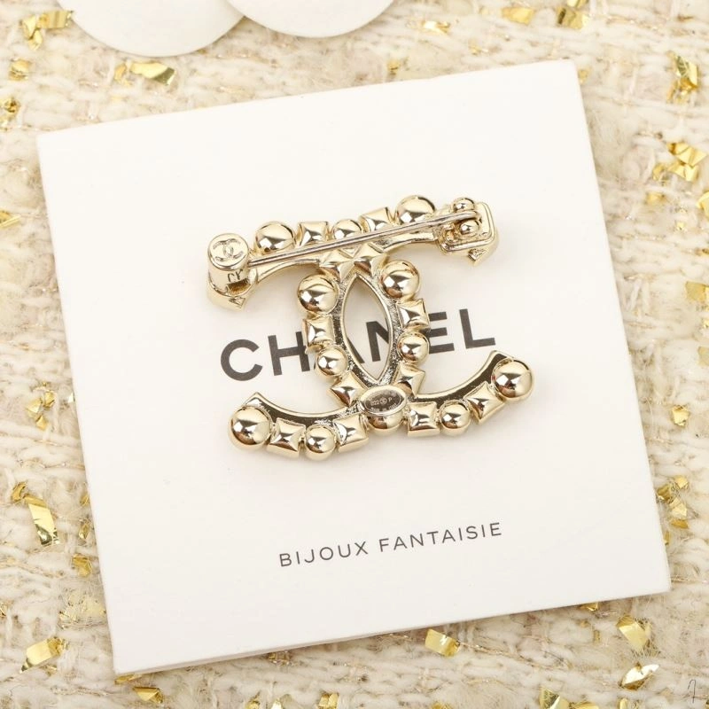 EyeCatching Chxnxl Brooches 292424