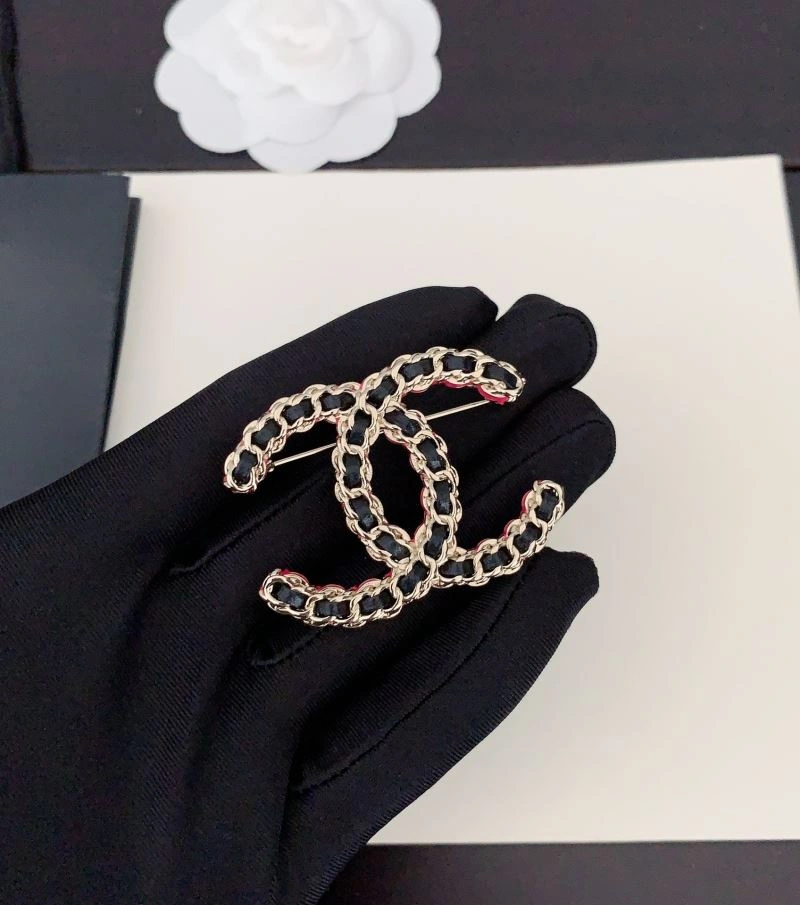 Functional Chxnxl Brooches 292423