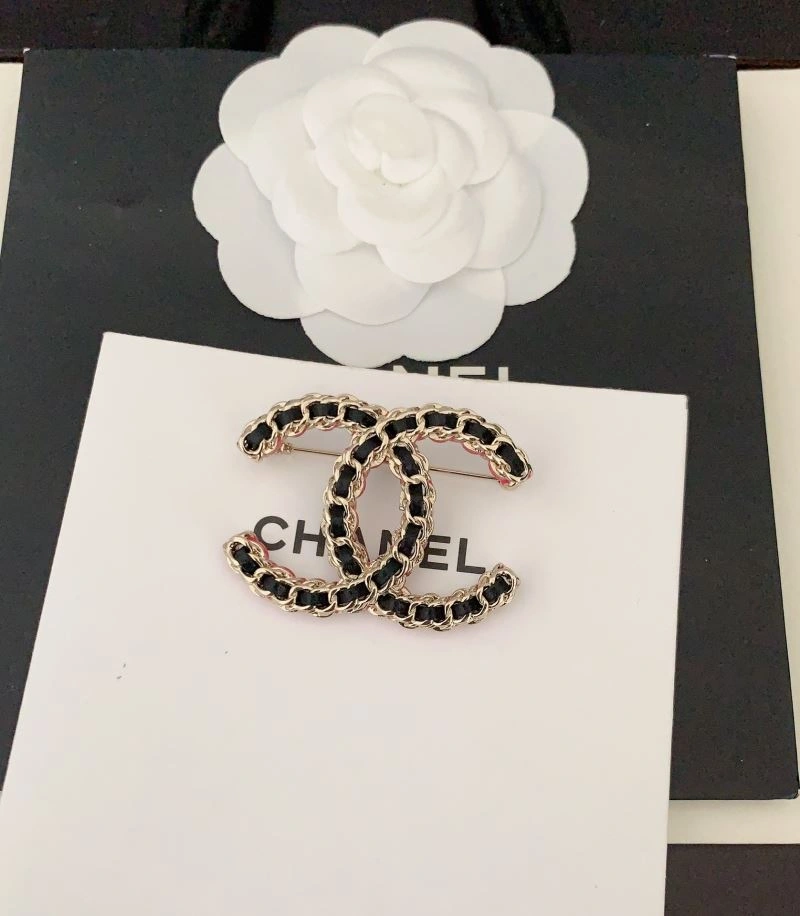 Functional Chxnxl Brooches 292423