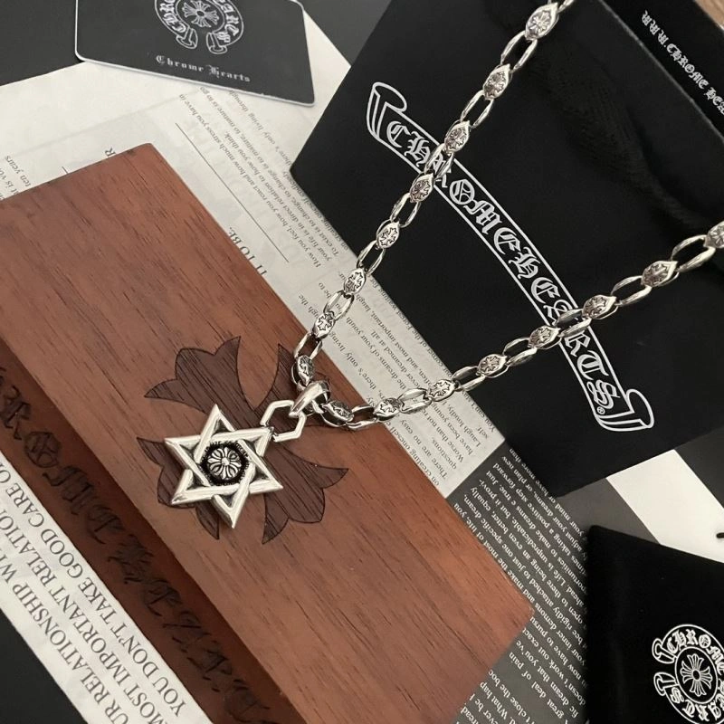 Compact Chrxmx Hxxrts Necklaces 300593