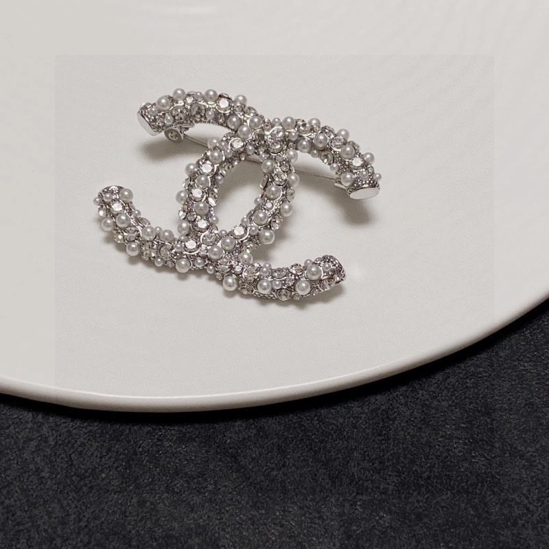 Trendsetting Chxnxl Brooches 292399