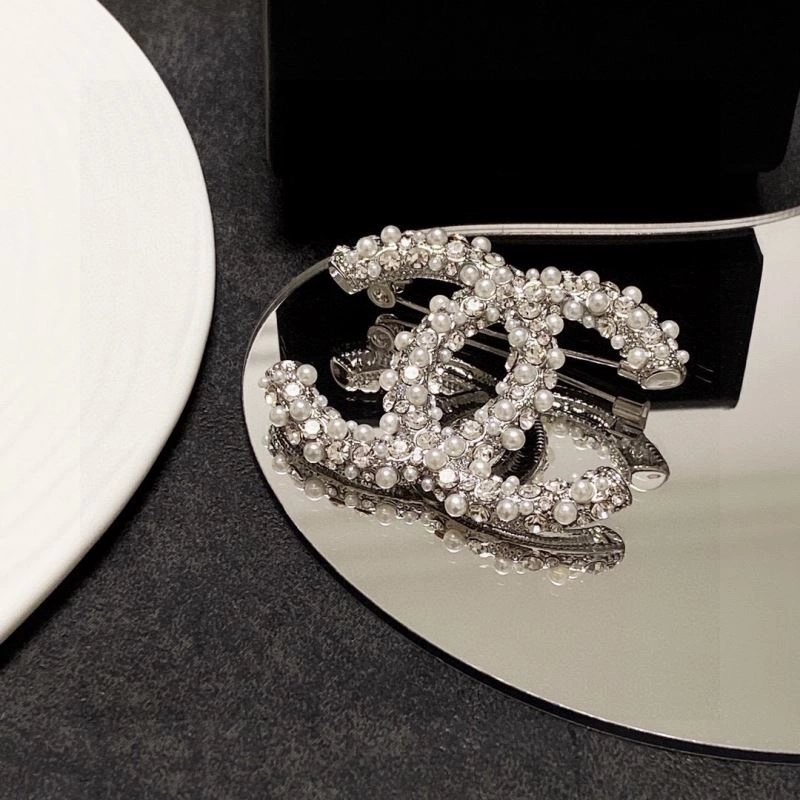 Trendsetting Chxnxl Brooches 292399