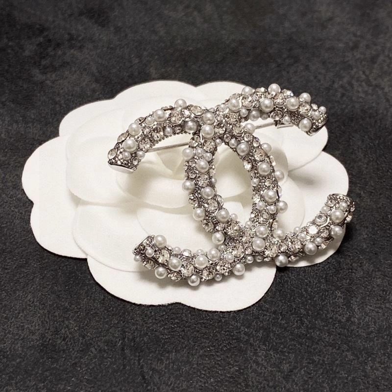Trendsetting Chxnxl Brooches 292399