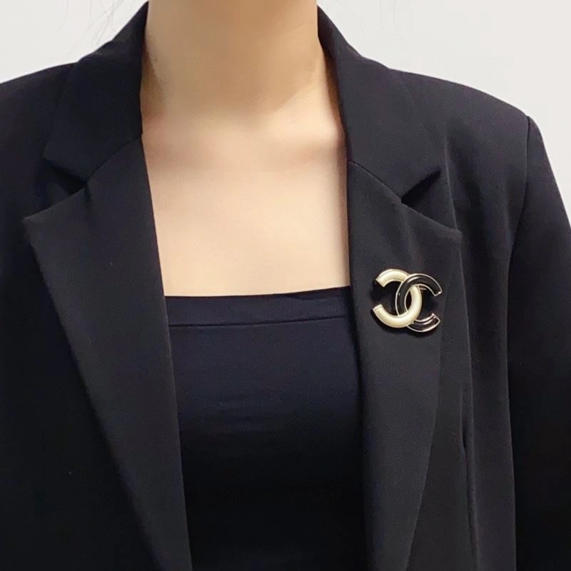 EasyMatch Chxnxl Brooches 292397