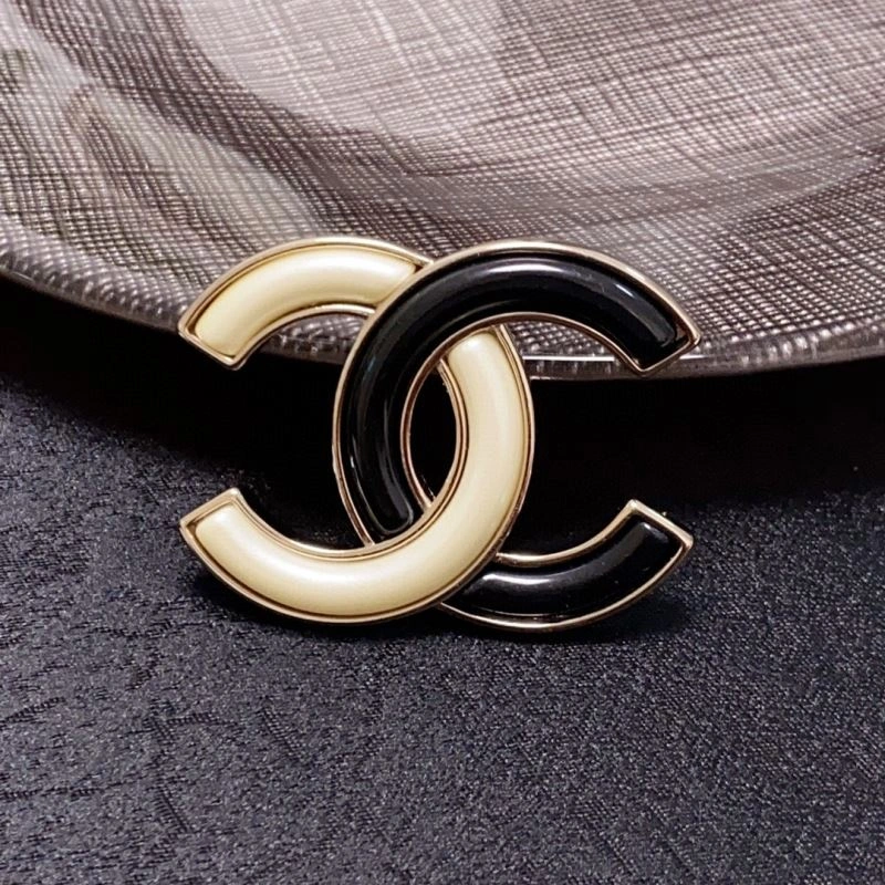 EasyMatch Chxnxl Brooches 292397