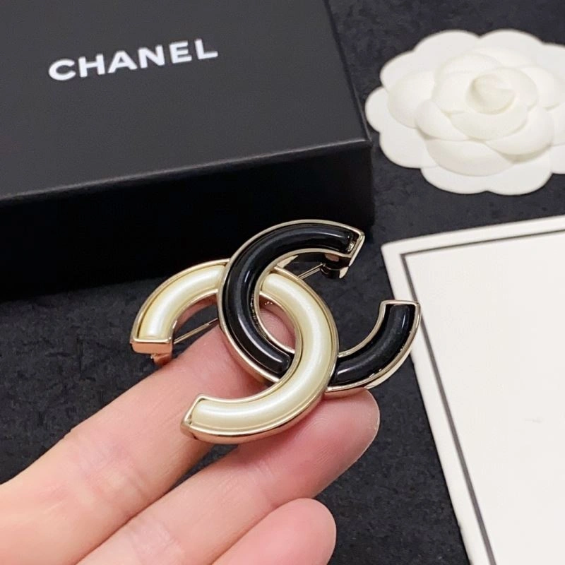 EasyMatch Chxnxl Brooches 292397