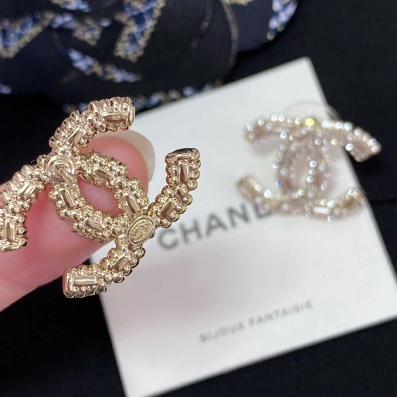 Sleek Chxnxl Brooches 292382