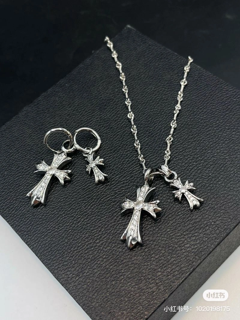 Chrxmx Hxxrts Necklaces DailyWear 300575